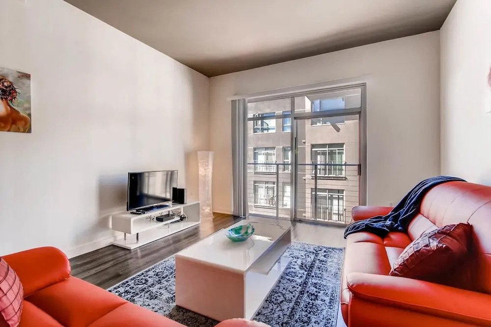Gorgeous 2 Bedroom in the Heart of DT