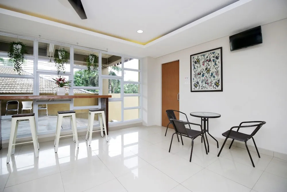 Airy Fatmawati Abdul Majid Raya 12 Jakarta