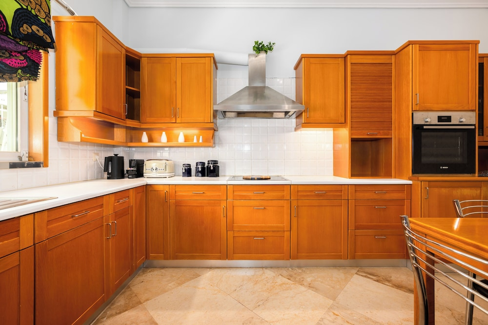 Spacious 144sqm flat near Mount Ymittos