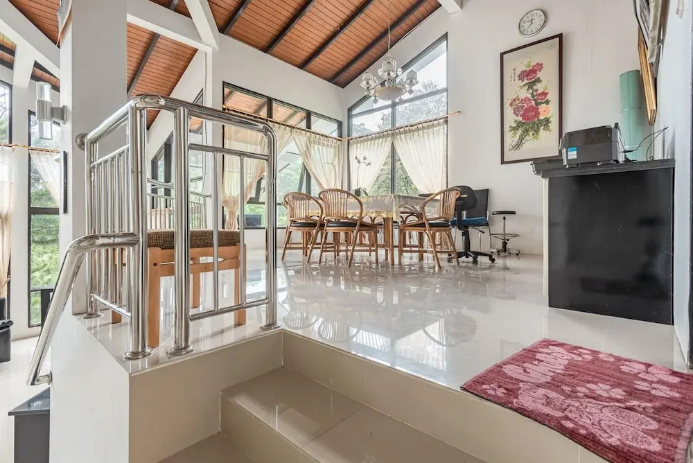 RedDoorz @ Mega Indah Villa Estate G16