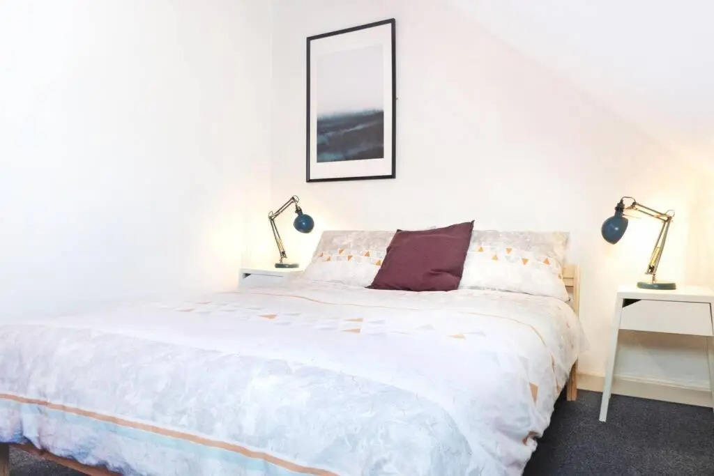 Block of apartments for up to 24 people by centre!