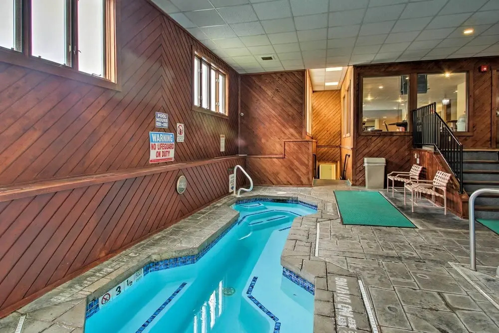 Hike, Ski, Explore: Lincoln Condo w/ Pool Access