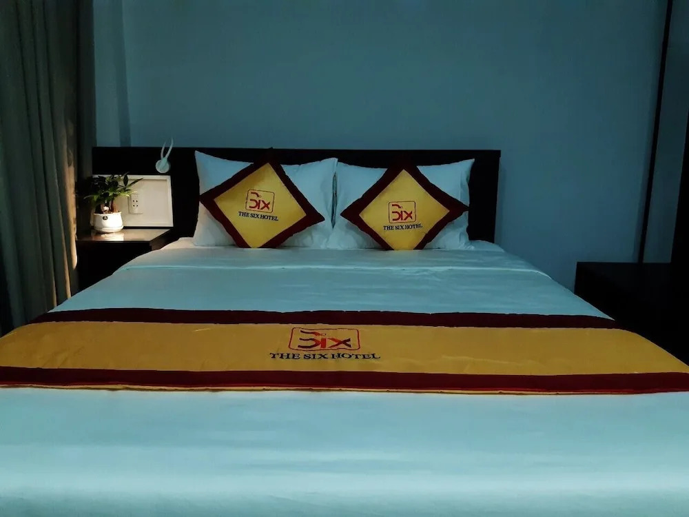 The Six Hotel