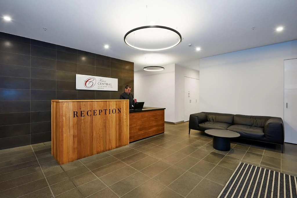 Melbourne Knox Central Apartment Hotel Official