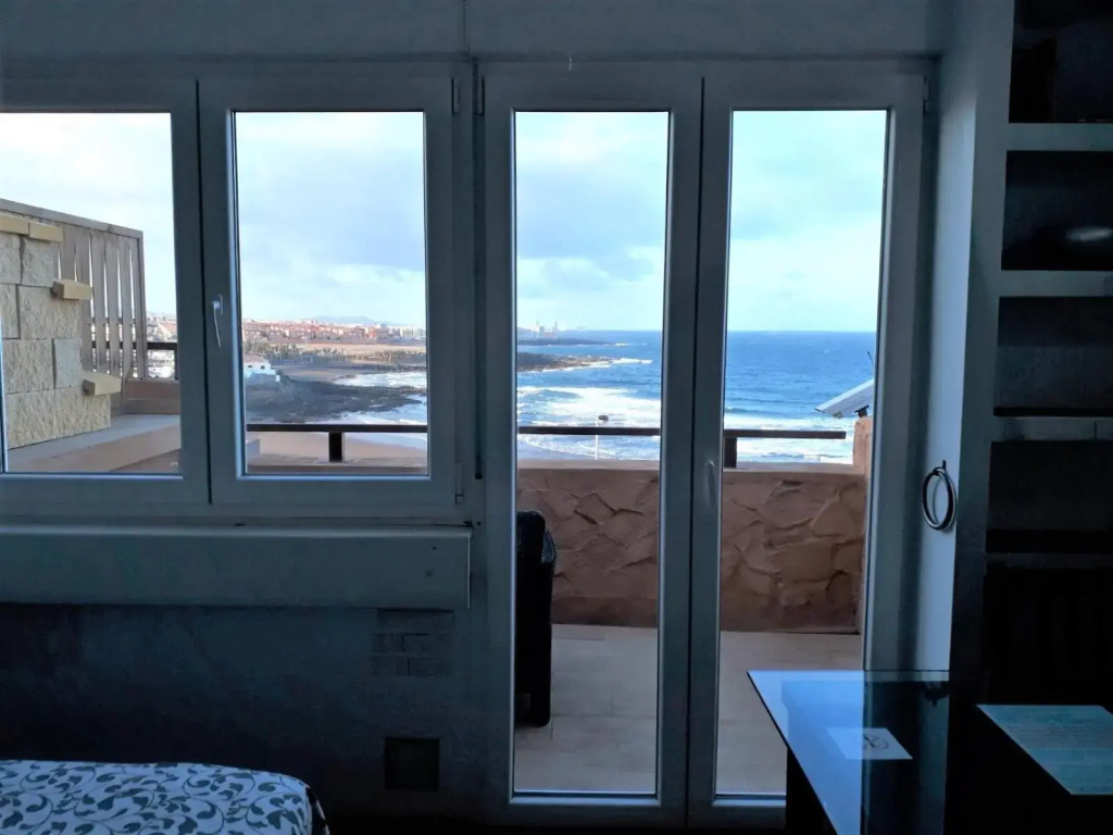 One room flat at the beach near house "Sanmao"