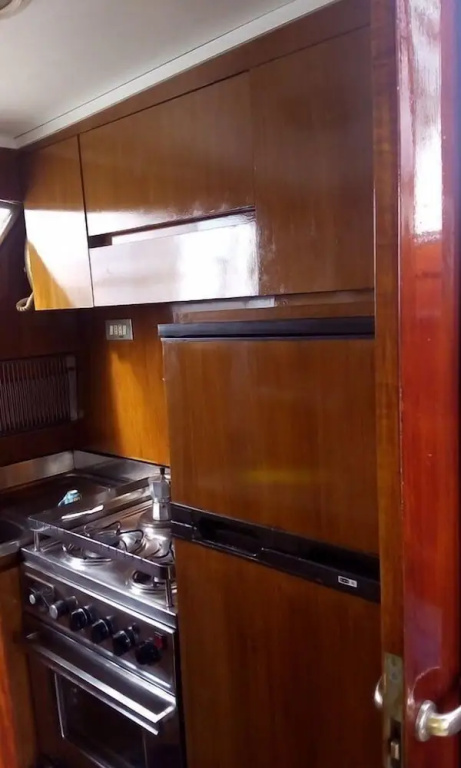Akhir Cruise Charter