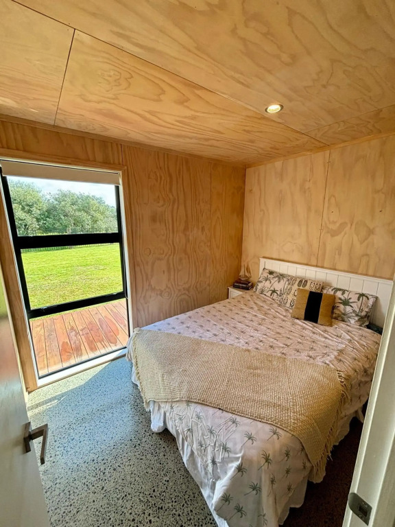 Black Beauty Retreat - Matarangi Holiday Home
