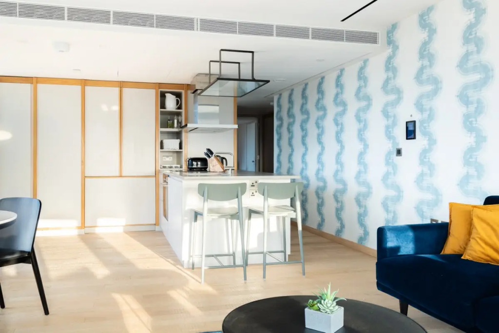 The Stratford Escape - Modern & Bright 2BDR Loft with Amazing Views
