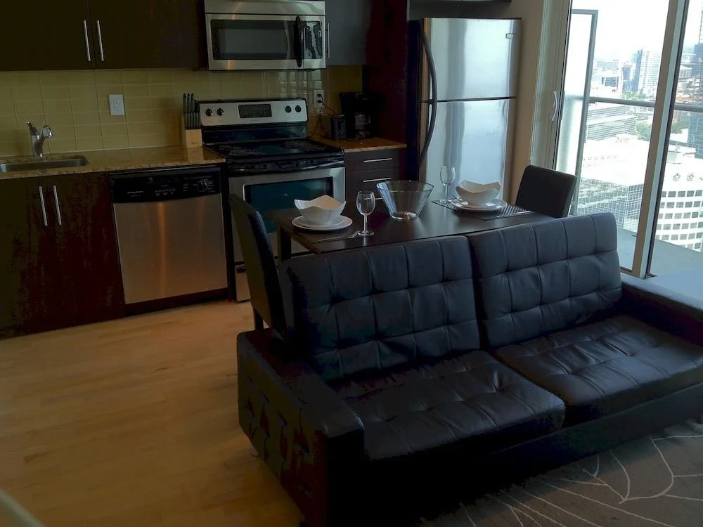 Toronto Suite Rentals - Maple Leaf Sq