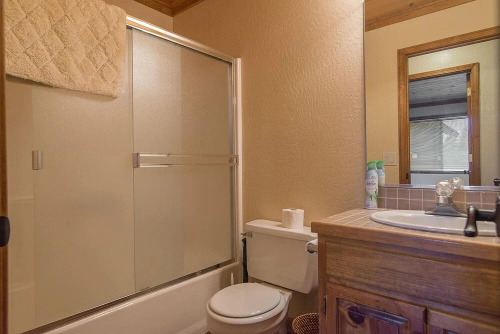 Classic 3 BR / 2 BA Near Tahoe Donner Ski Area!