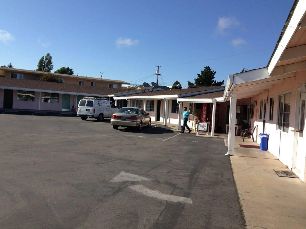 National 9 Motel