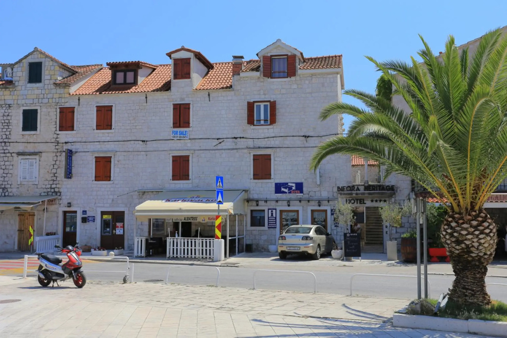 Apartments by the sea Trogir - 18953