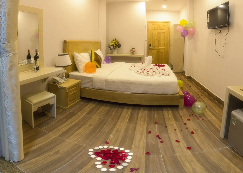 Golden Bee Hotel