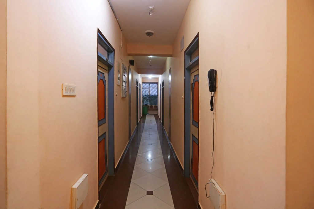 Capital O 6077 Hotel Ashraya