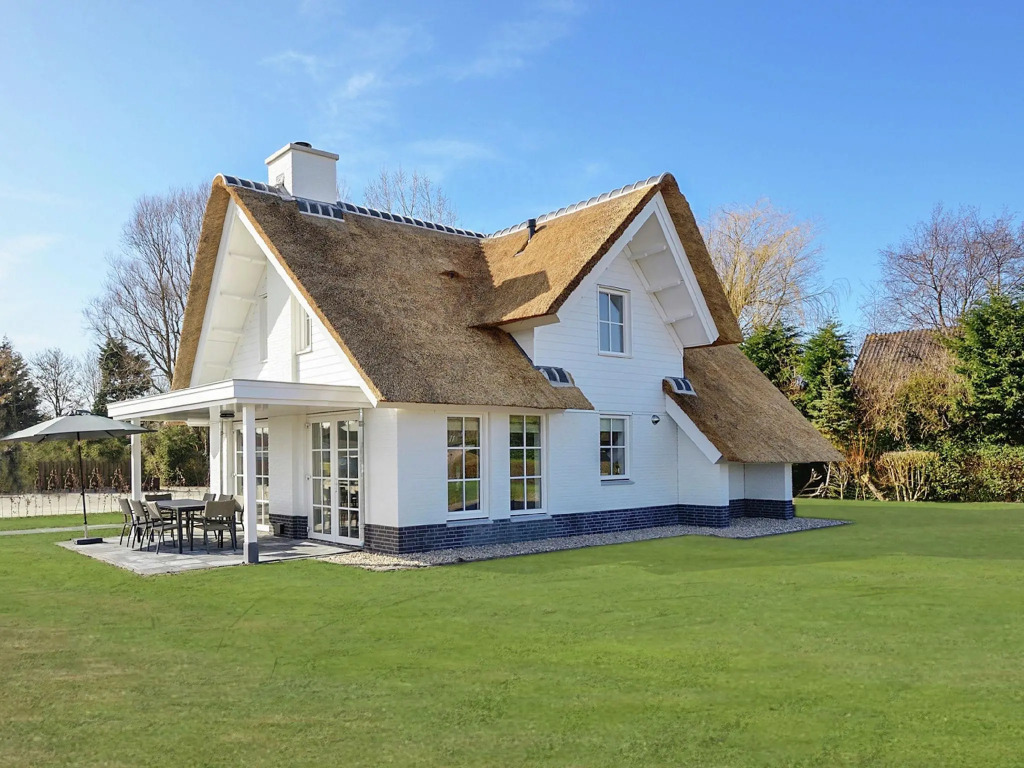 Beautiful Villa With Lots of Comfort, Near North Sea Beach