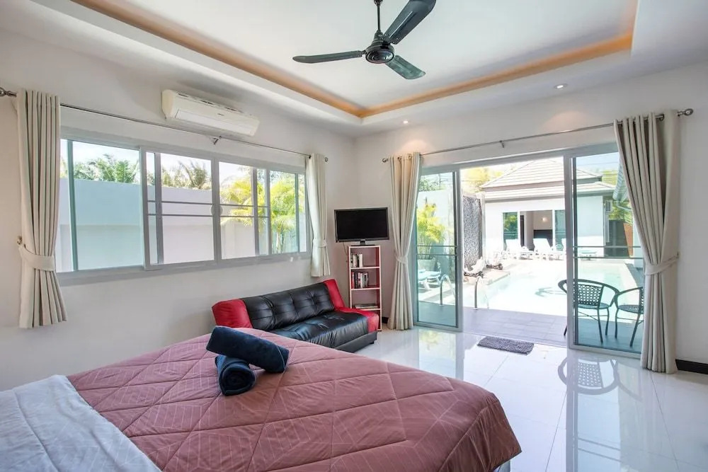3BR Villa Marine with Private Pool, Waterfalls in NaiHarn Beach