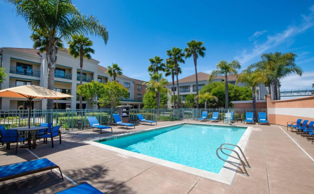 Courtyard by Marriott Oakland Airport