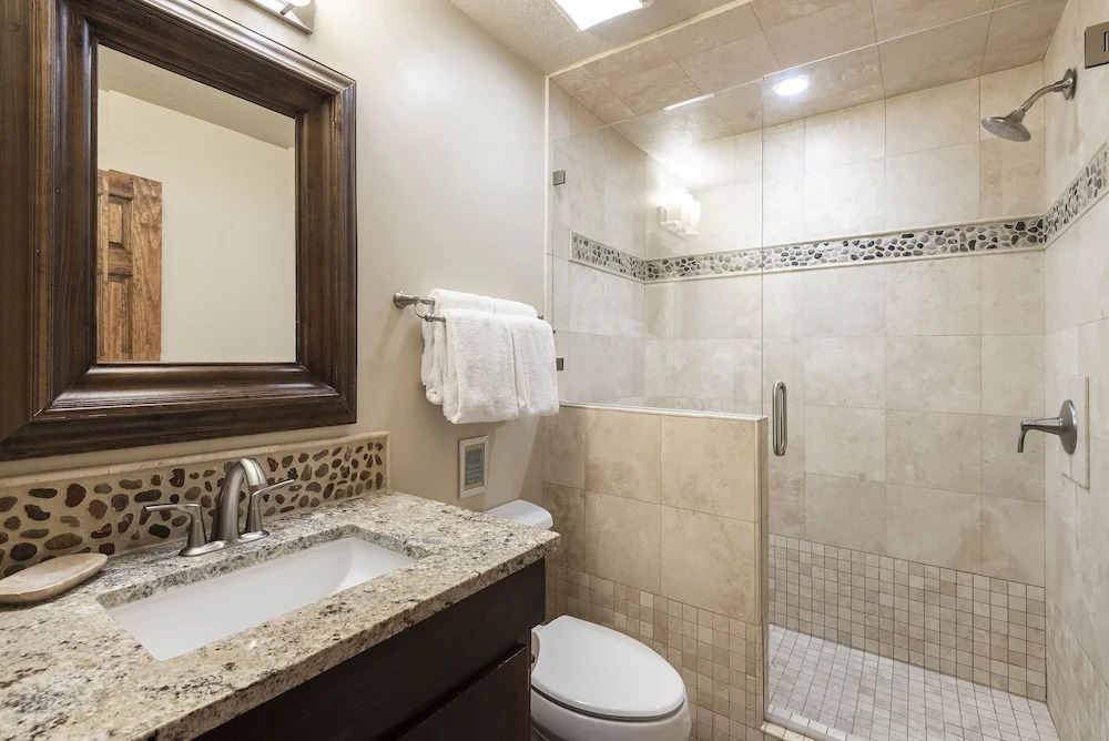 Galleria 308 1 Bedroom Condo by RedAwning