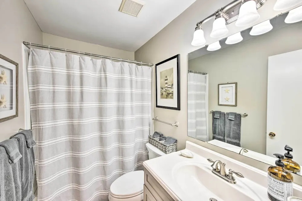 Half-mi to Beach: Hilton Head Condo w/ Lagoon View