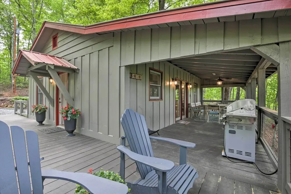Serene Cabin Getaway w/ 2 Decks + Mountain Views!