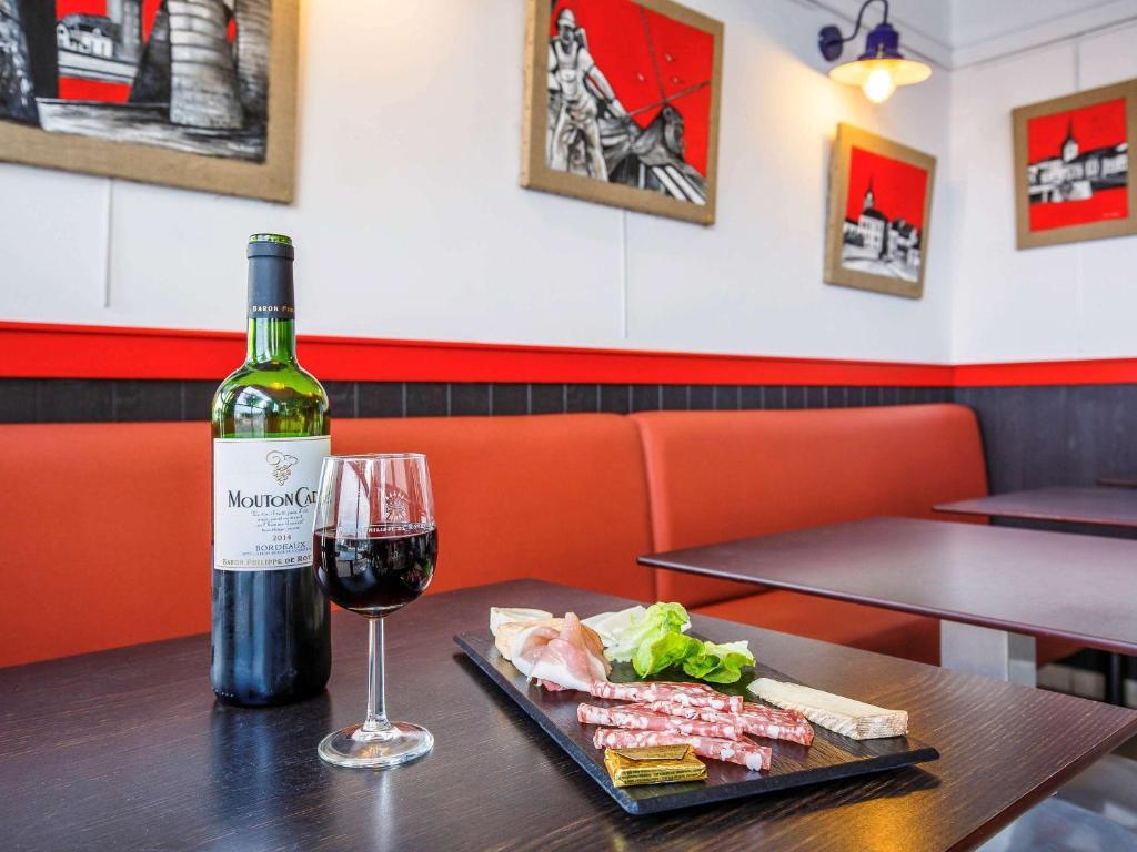 B&B HOTEL Les Sables-dOlonne Centre Gare