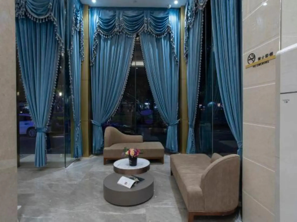 Comfort Hotel (Shenzhen International Convention and Exhibition Center Fuyong Metro Station)