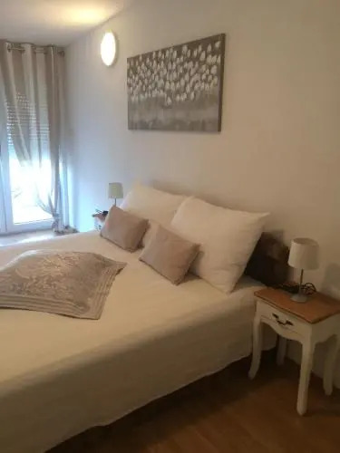 Amelia Apartment