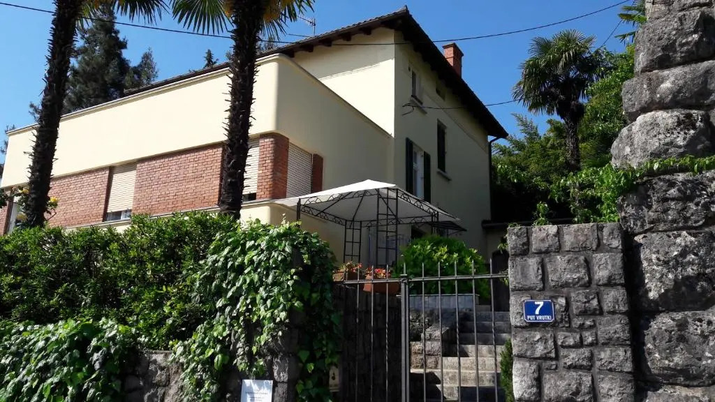 Apartments Galatea with free garage parking