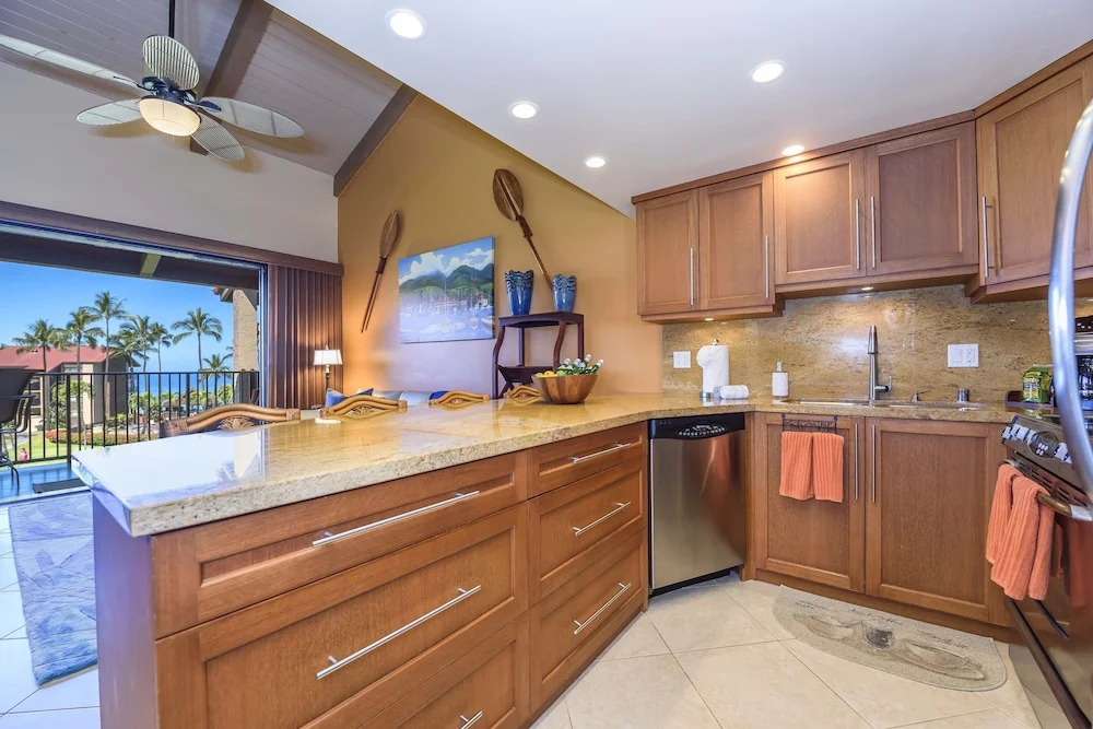 Papakea H404 3 Bedroom Condo by RedAwning