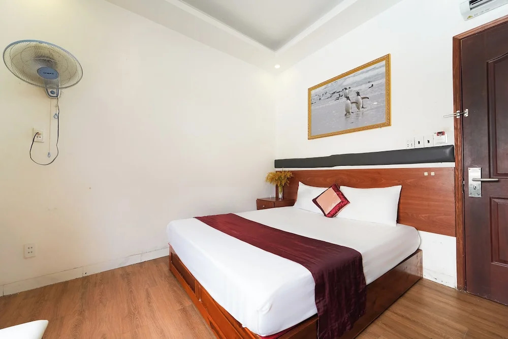 Collection O Eva Hotel District 8 Near Ben Thanh Market