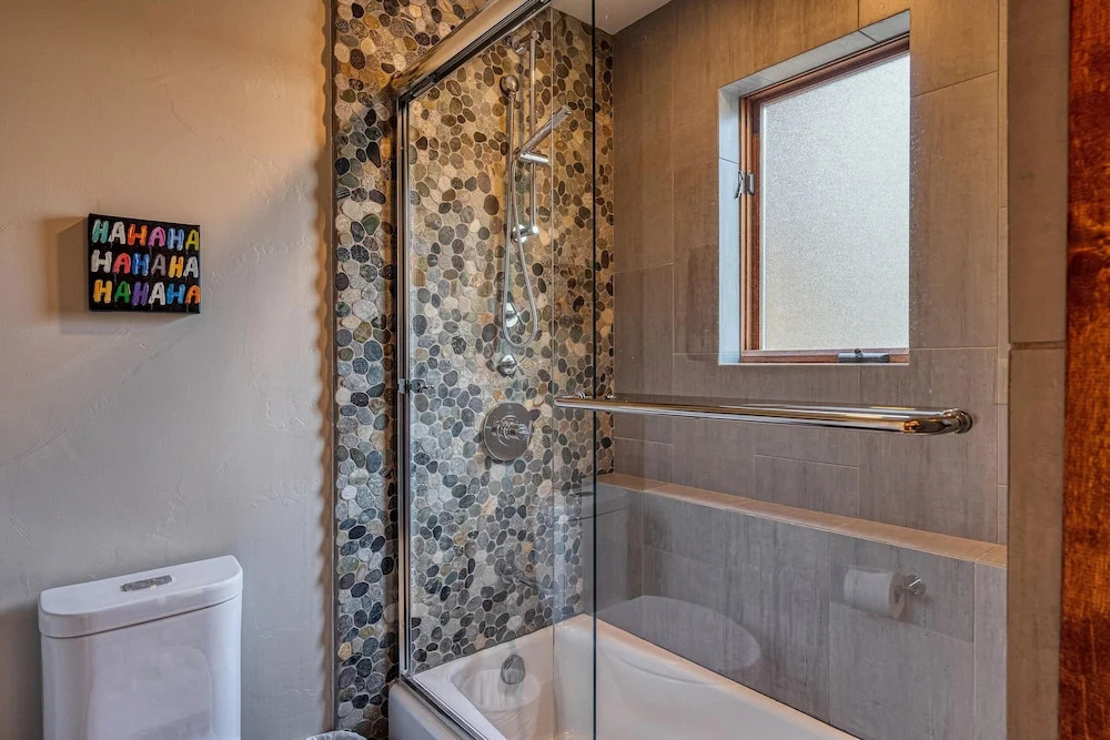 New Listing! New-build Luxury W/ Hot Tub 4 Bedroom Home