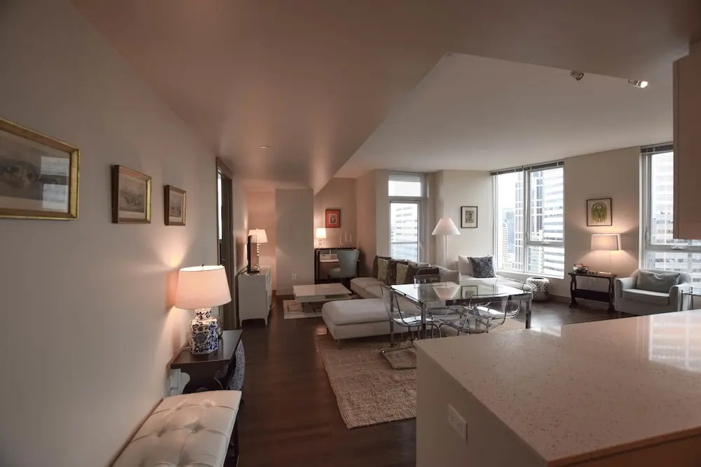 Luxe Hubs Corporate High Rise Apartments on Pine
