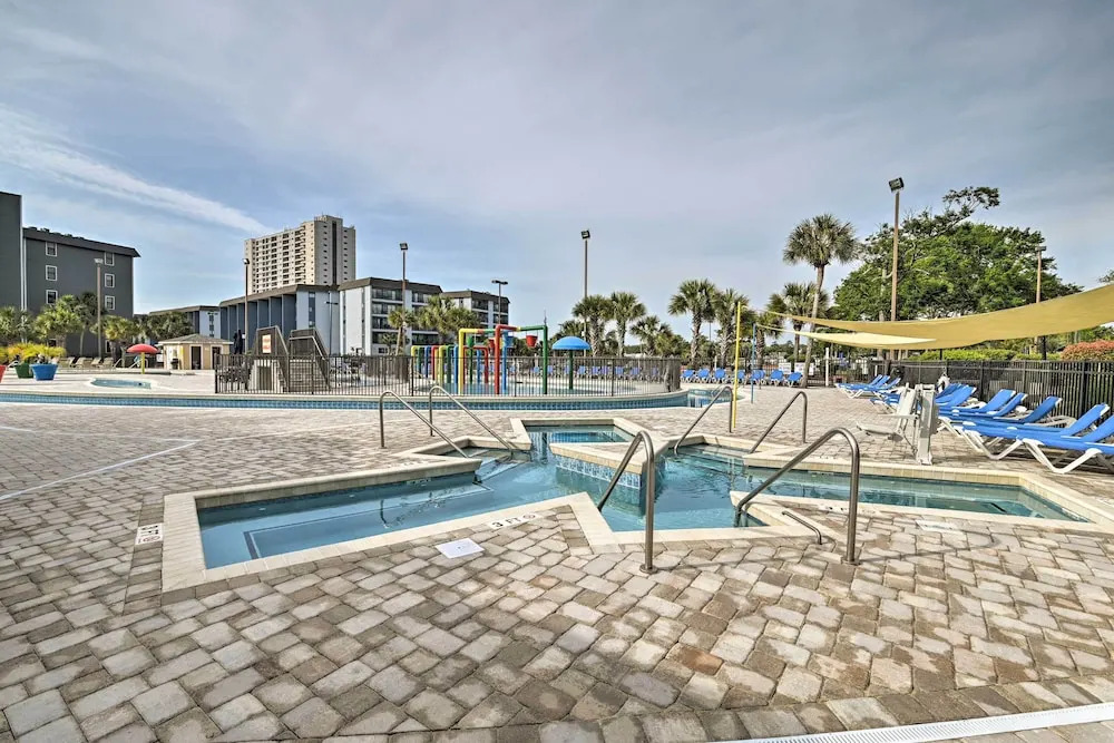 Beach & Pool Access: Resort-style Myrtle Beach Gem