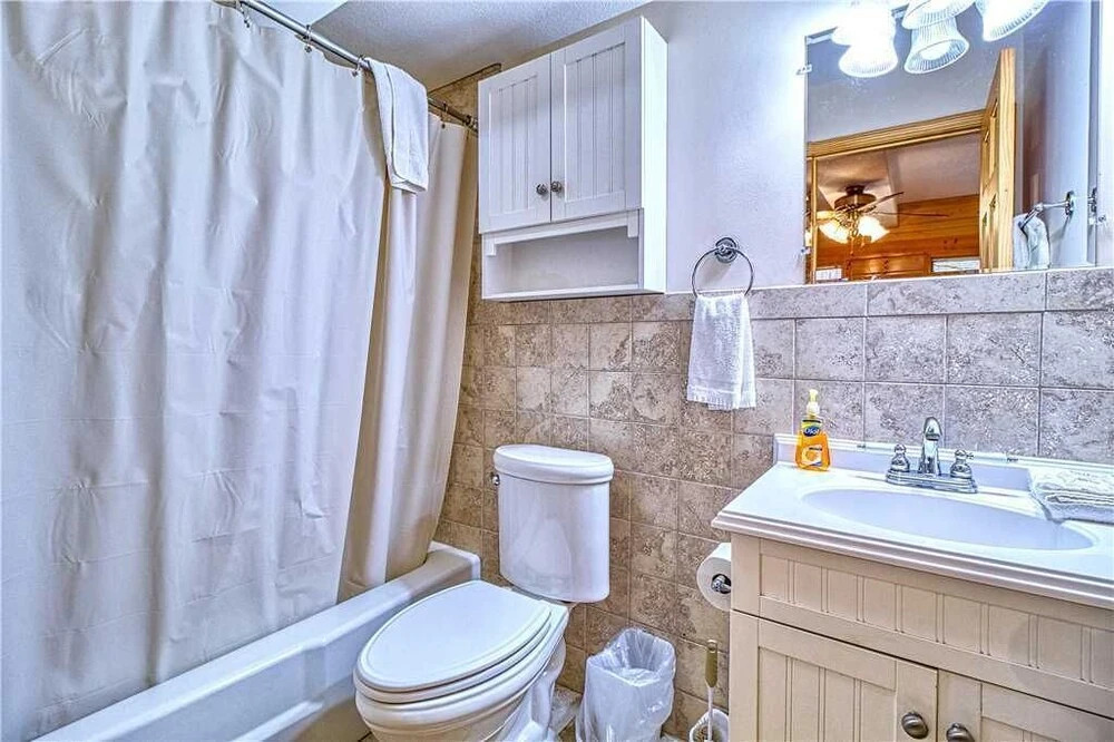 Eagles View 2 - Three Bedroom Cabin