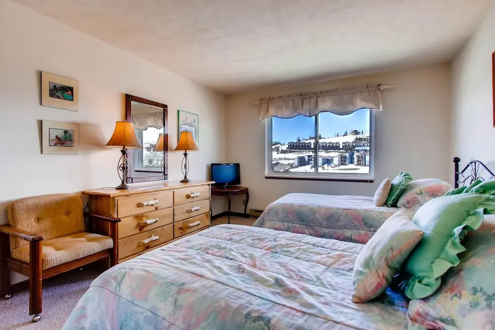 3 Br Unit With Fireplace & Mountain Views 3 Bedroom Condo - No Cleaning Fee! by RedAwning