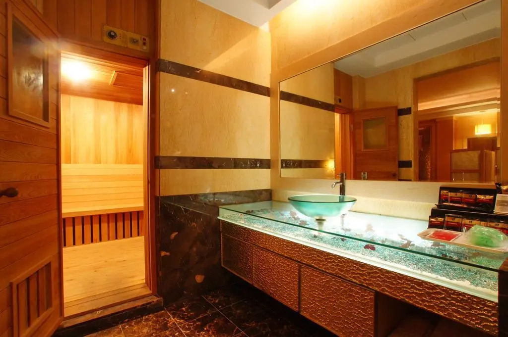 Cigar Motel