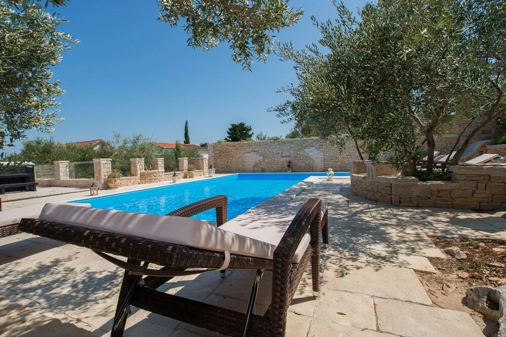 Apartments Zrinka