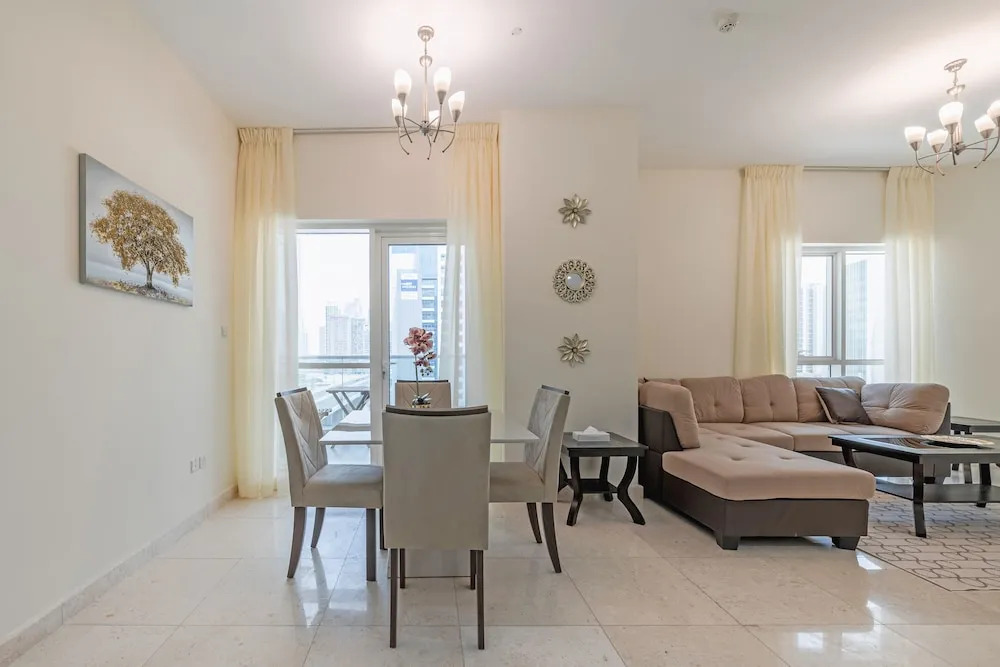 Stunning Business Bay Apartment With Balcony