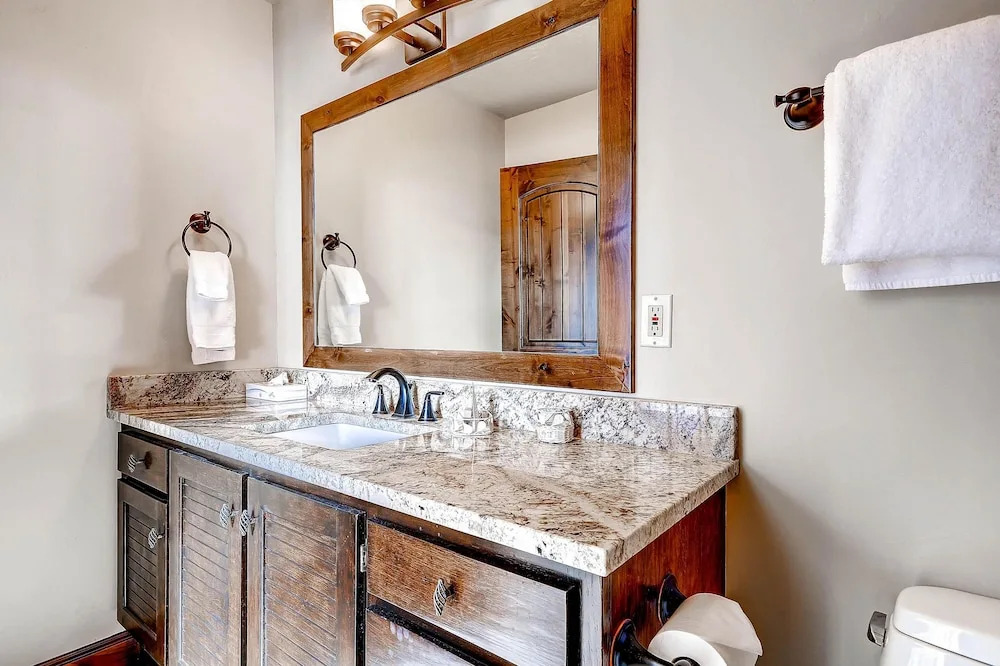 Queen Esther 2425 by Park City Lodging