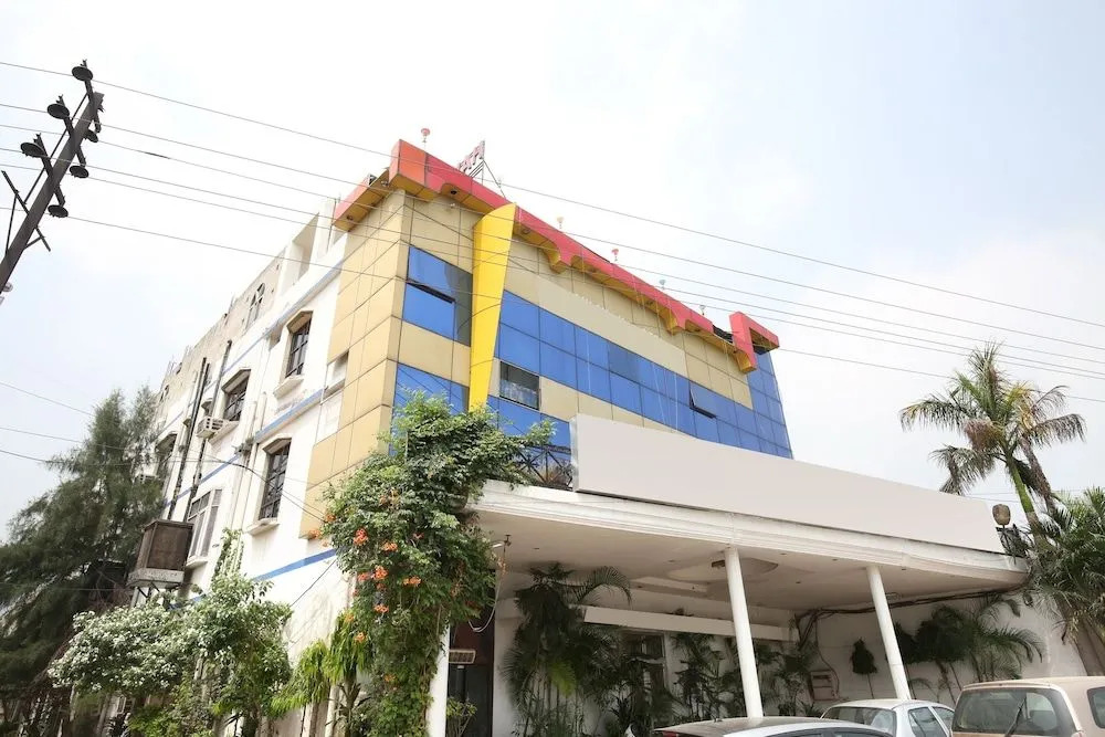 OYO 17430 Gulshah Hotel