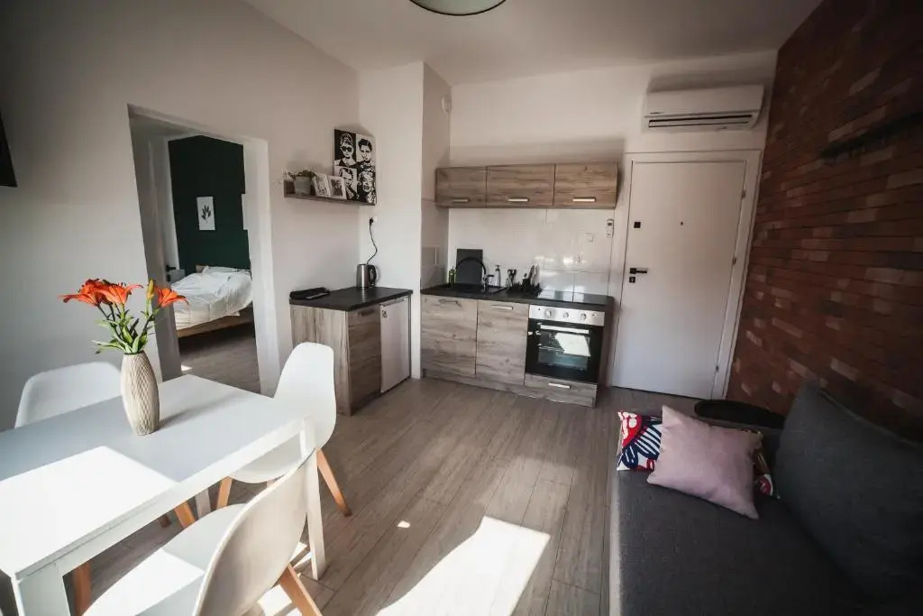 Lawendowo- sauna, jacuzzi, domki w ogrodzie i apartamenty w kamienicy