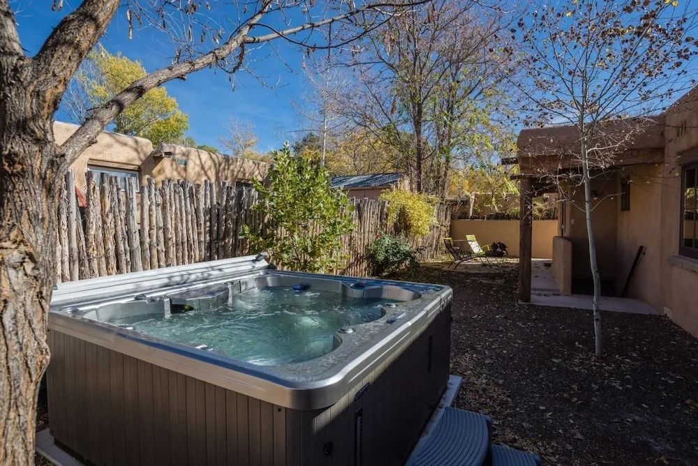 Casa Contenta - Charming East Side Family Home With Hot Tub, Walk to Canyon Rd