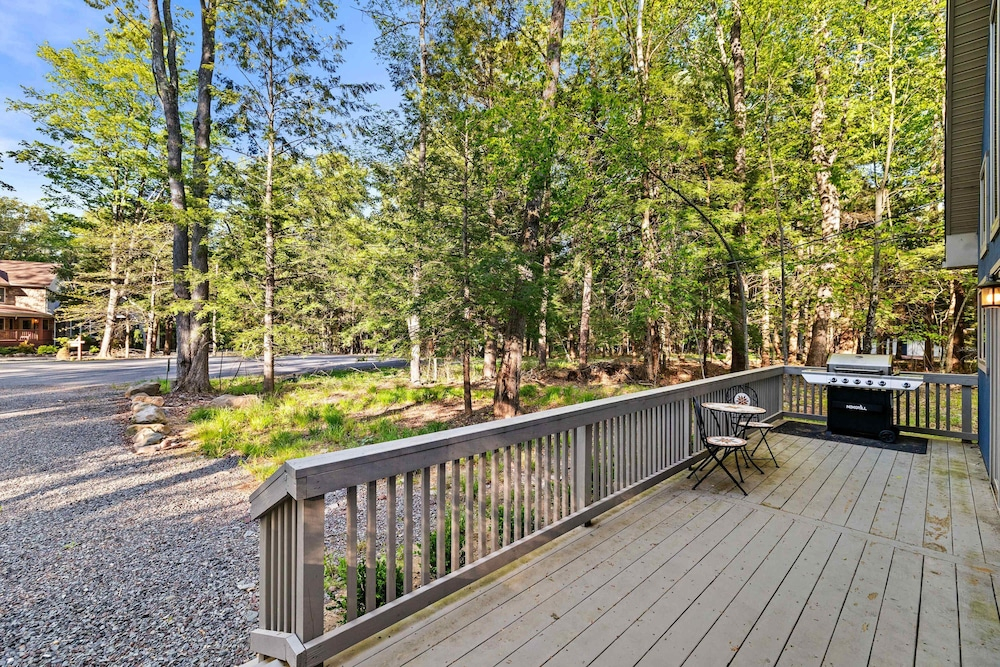 Near Jfbb for Skiing With Hot Tub and Fire Pit