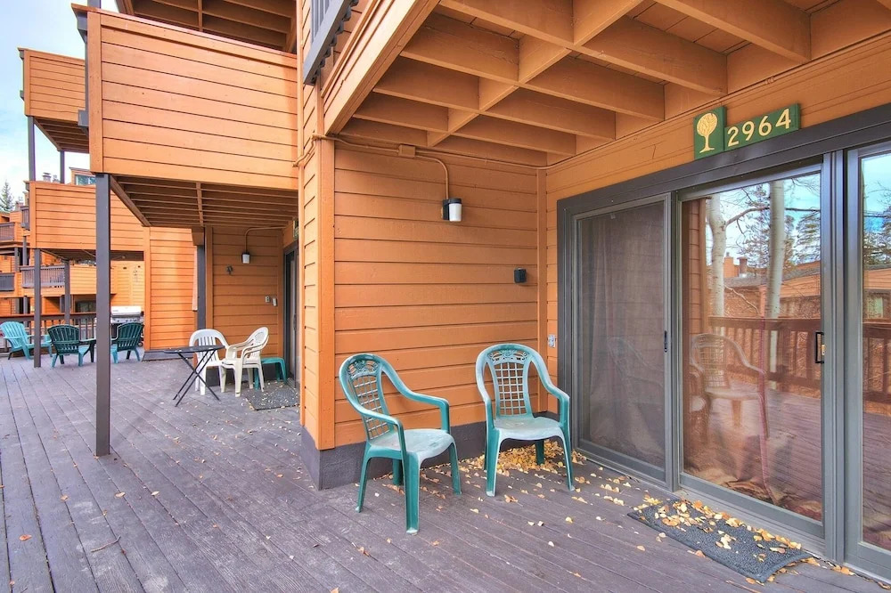 2964 Key  1 Bedroom Condo by RedAwning