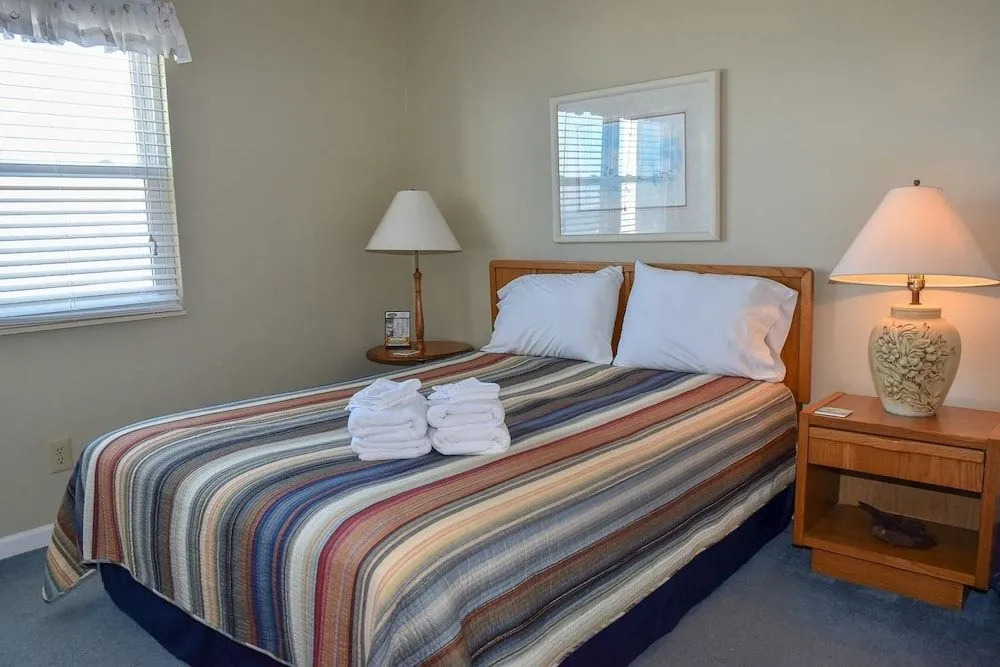 Palmetto Dunes 204 - 2 Br Condo