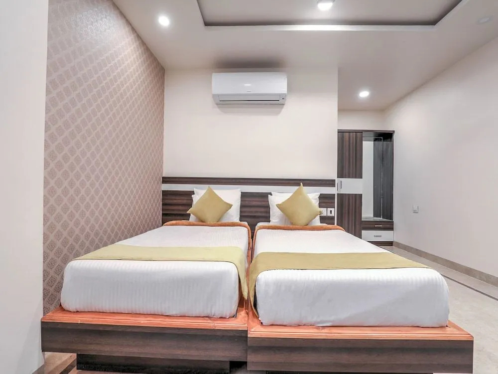OYO 14474 Hotel Balaji Grand