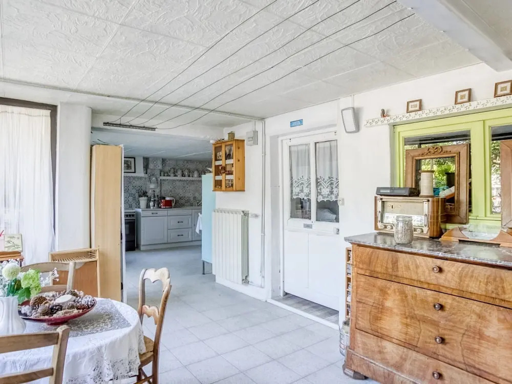 Comfortable Holiday Home in Roanne With Swimming Pool