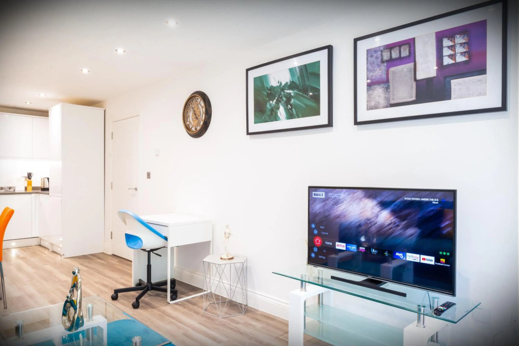 One Bed Apartment with Allocated Parking and Fast WiFi in a quiet neighbourhood of Hatfield