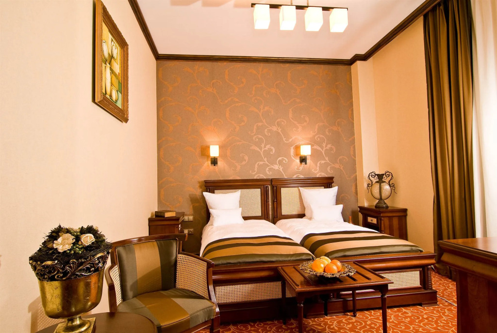 West City Hotel