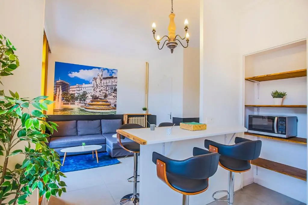 #3 Toulon CENTRE, BALCON, LUMINEUX, STATIONNEMENT FACILE, TOUT CONFORT